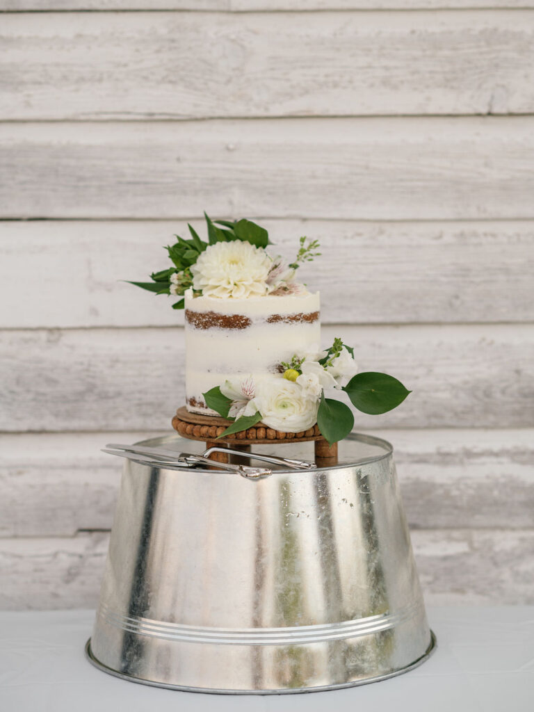 Foster Creek Farm wedding cake1